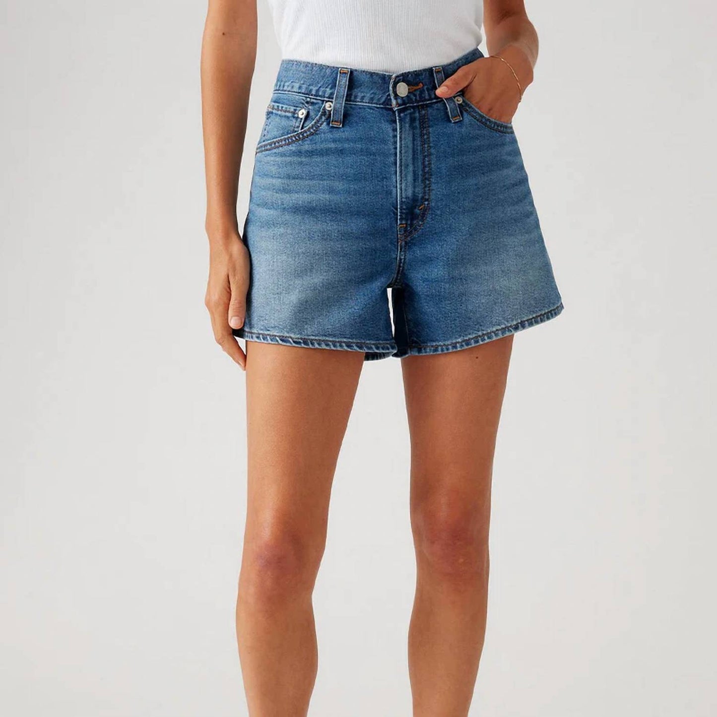 Levi'S - मॉम हाई वेस्टेड शॉर्ट्स