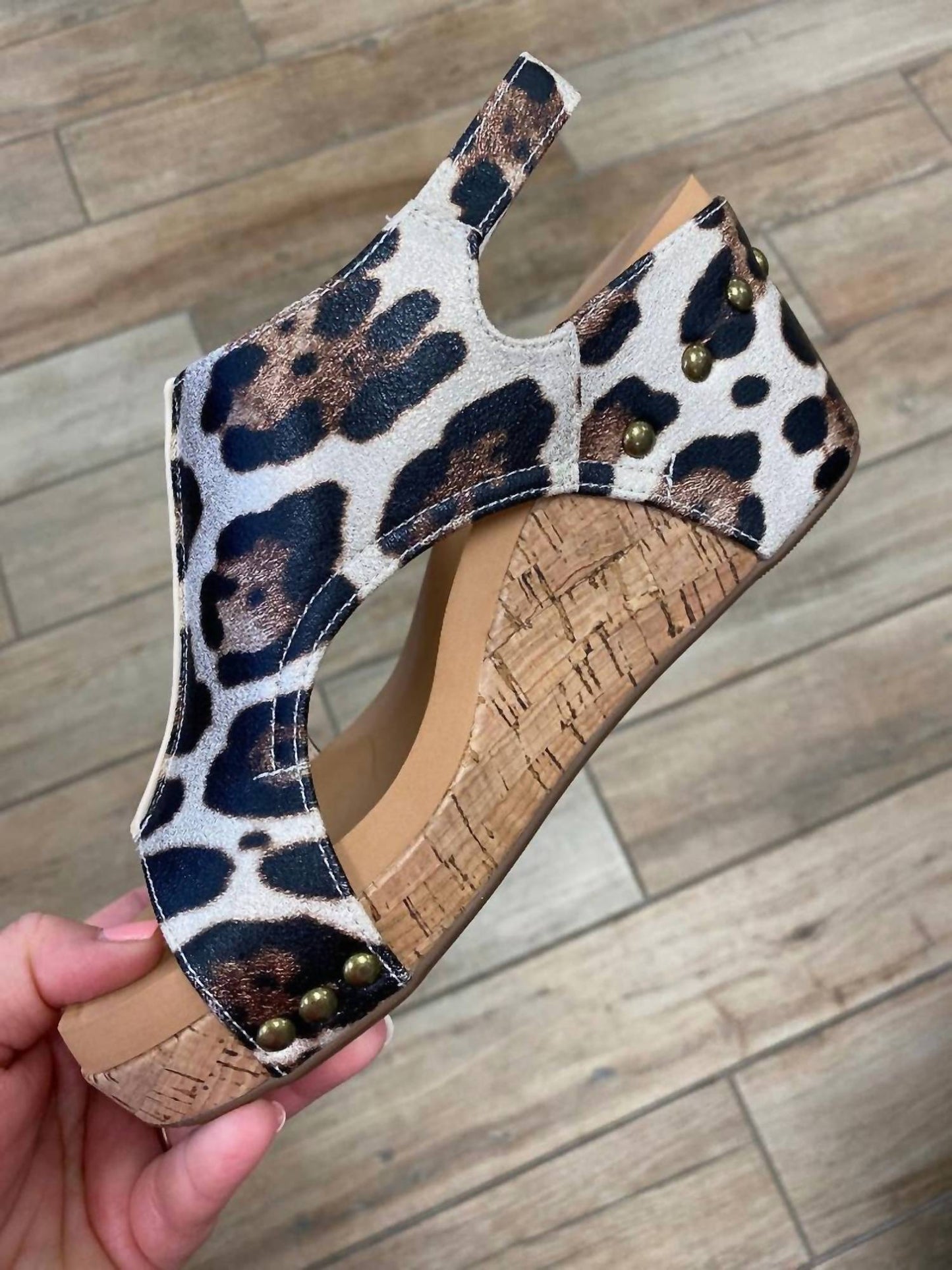 Corkys Footwear - महिलाओं के कार्ले वेज सैंडल