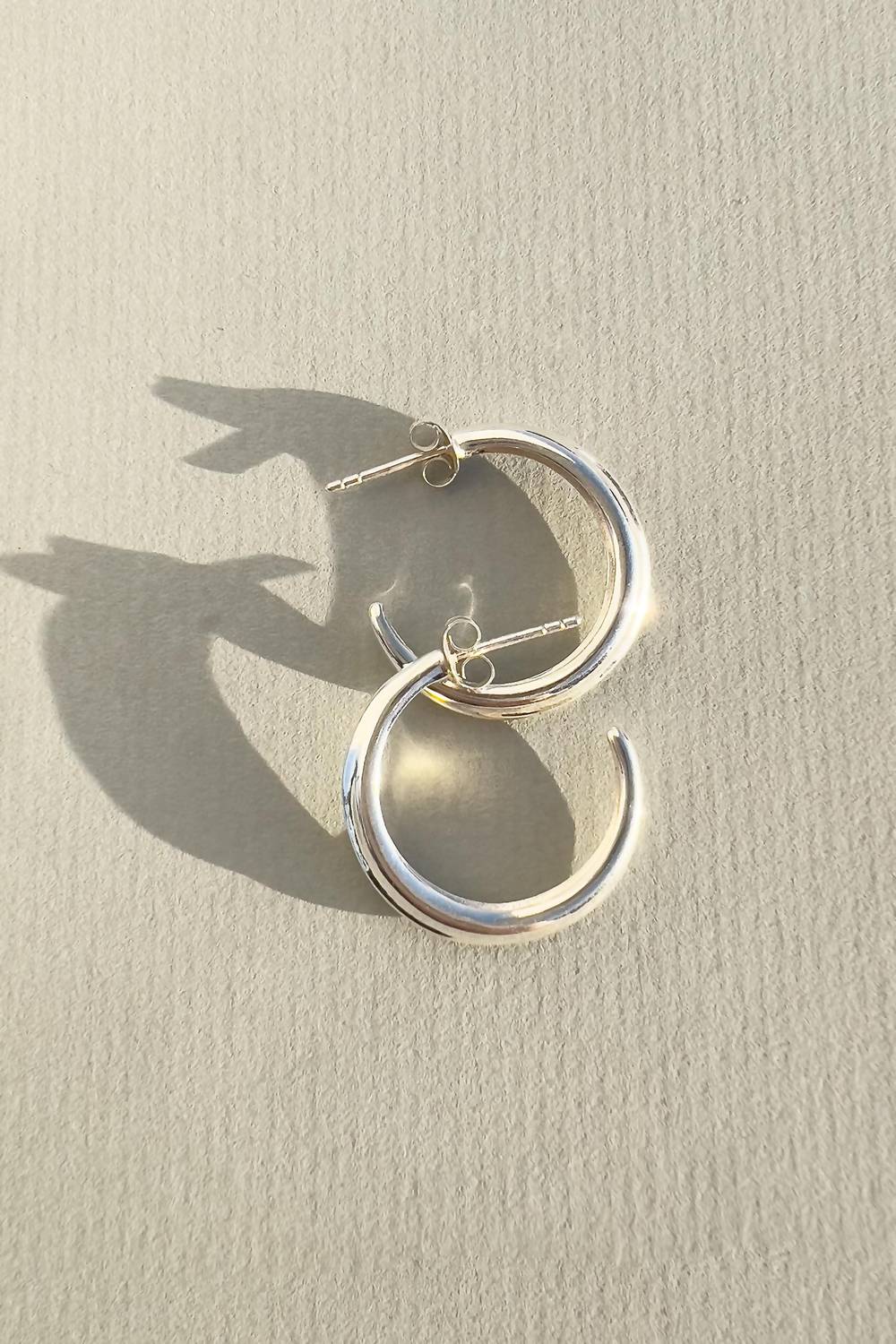 Astor & Orion - Women's Crescent Medium Hoops