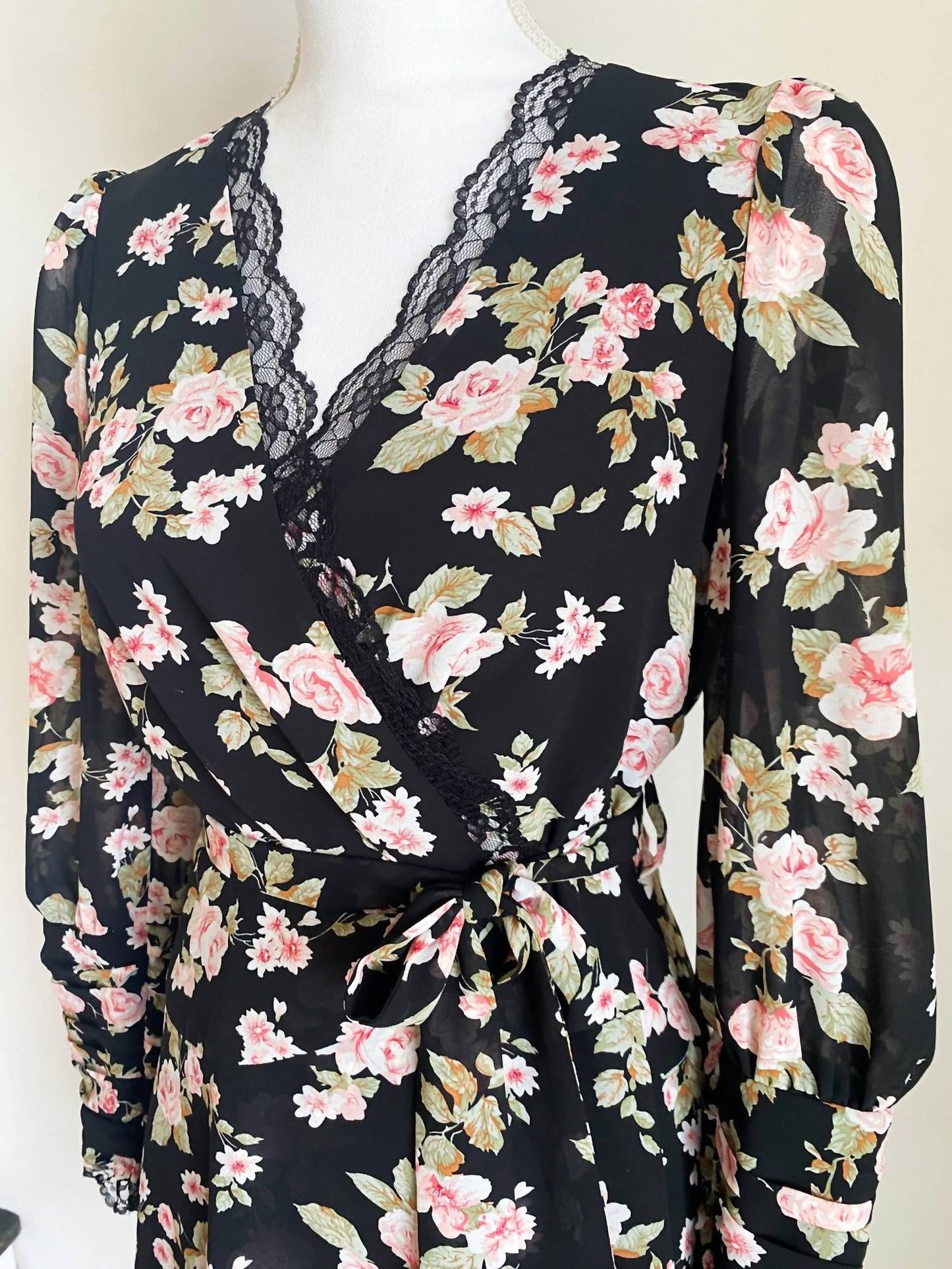 Ariti Kaziris - Women's Floral V-neck Belted Dress