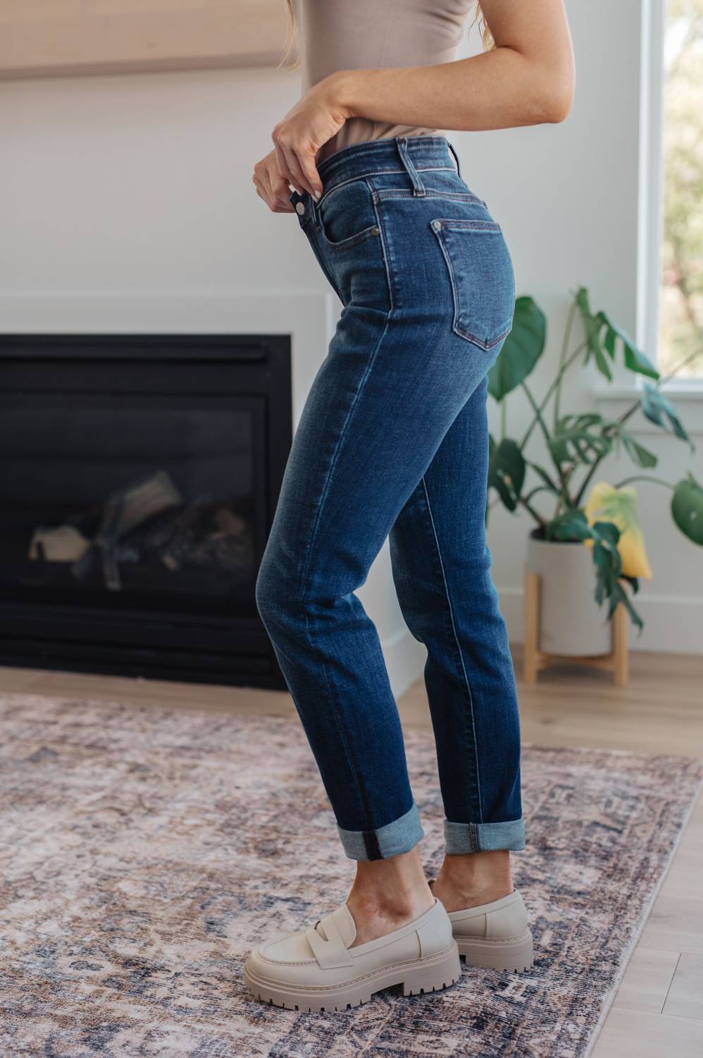 Judy Blue - Mid Rise Cuffed Slim Fit Jeans
