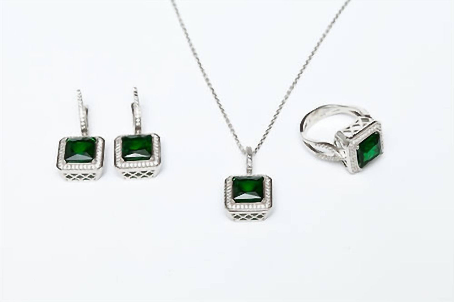 Avenue Chic - Women's Emerald Square Set