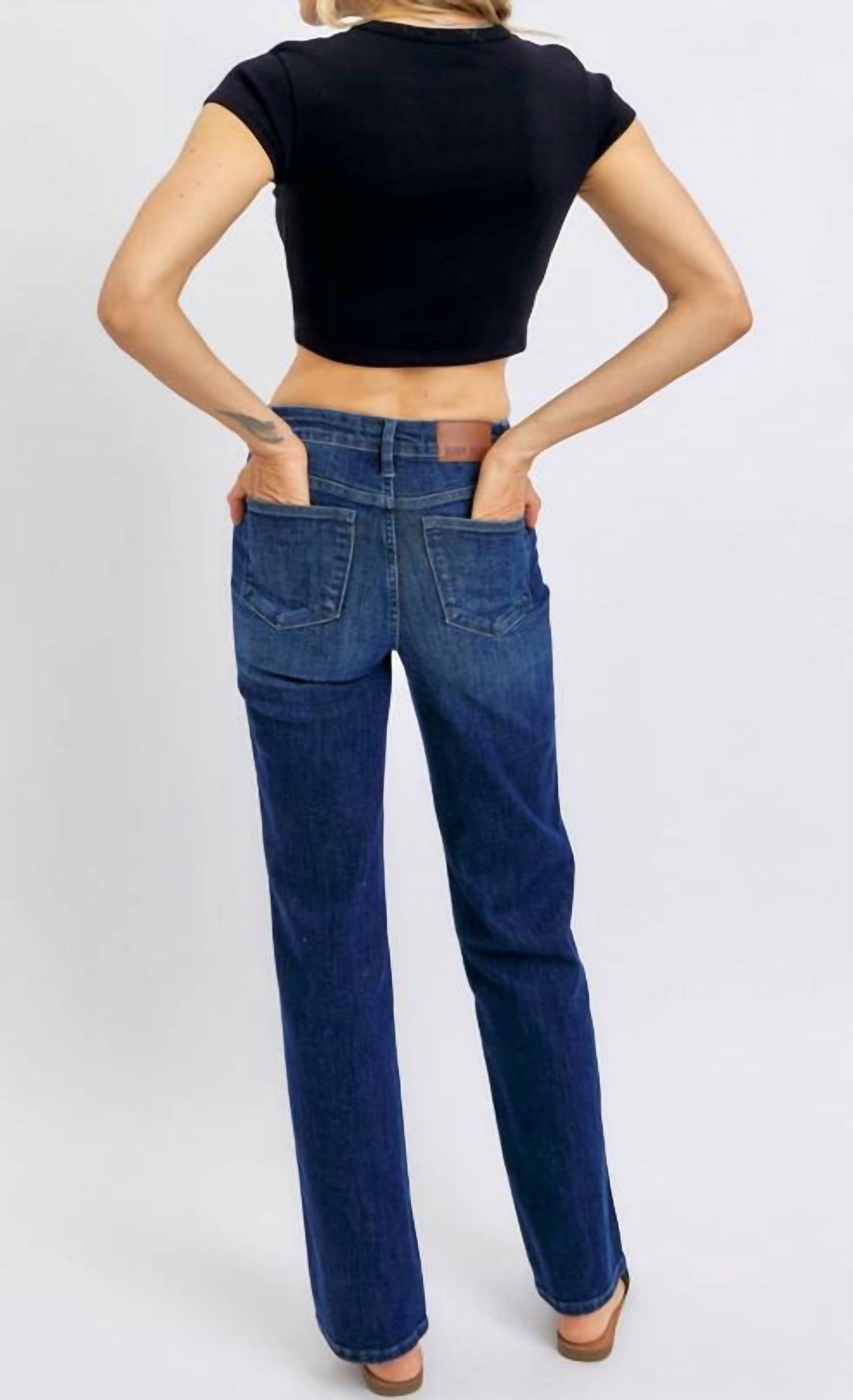 Judy Blue - Mid Rise Tummy Control Classic Straight Jeans
