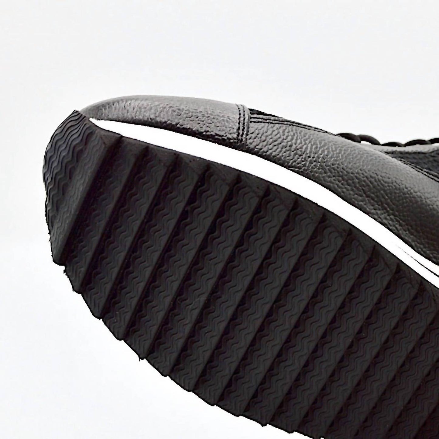 Chelsea Jones - Women's Verse Elevated Trainer Shoes