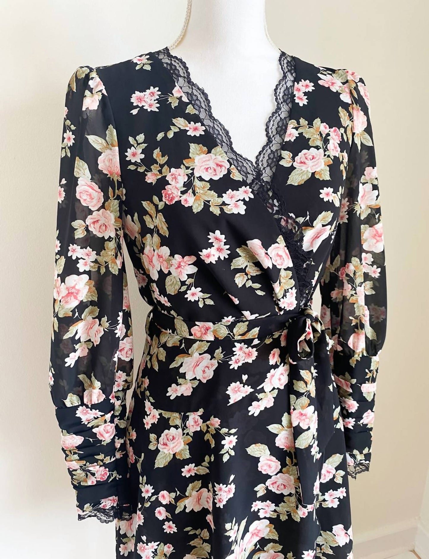 Ariti Kaziris - Women's Floral V-neck Belted Dress
