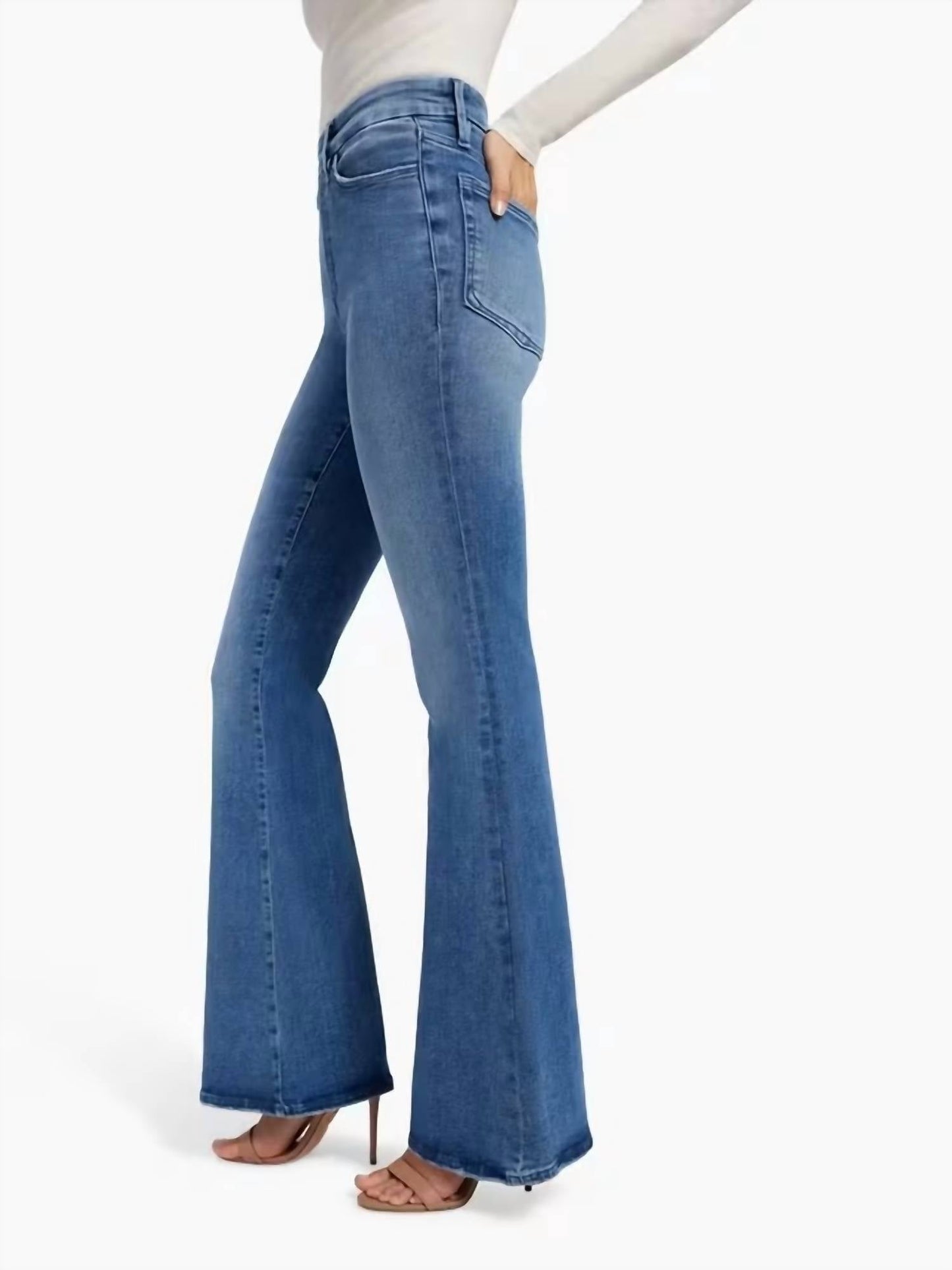 Good American - Pull On Flared Jeans