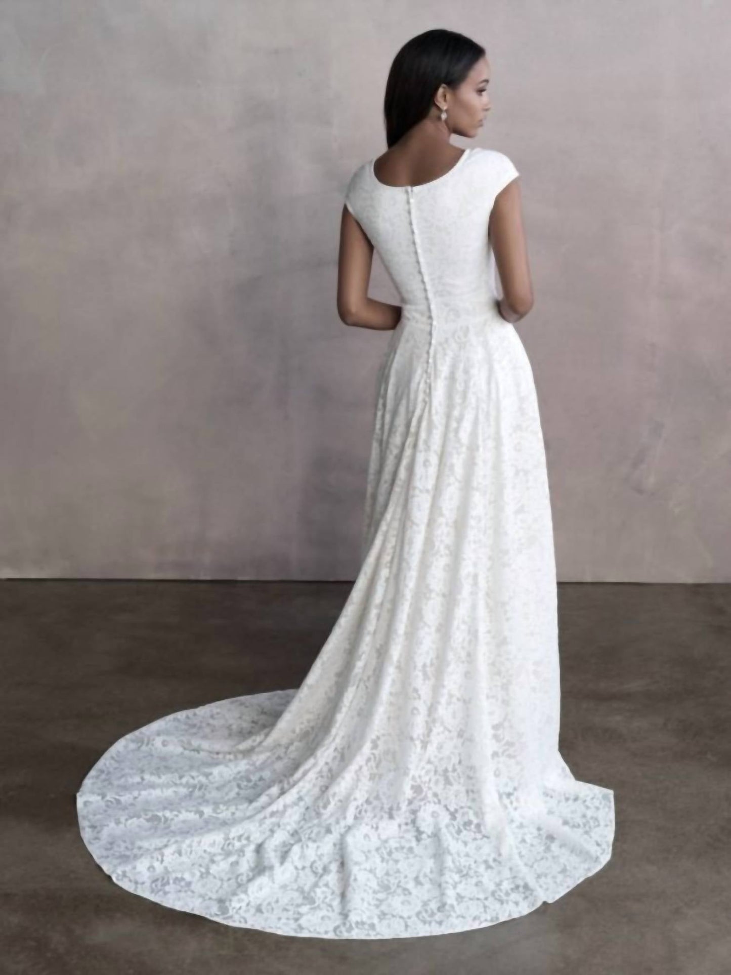 Allure Bridals - सारा ब्राइडल ड्रेस