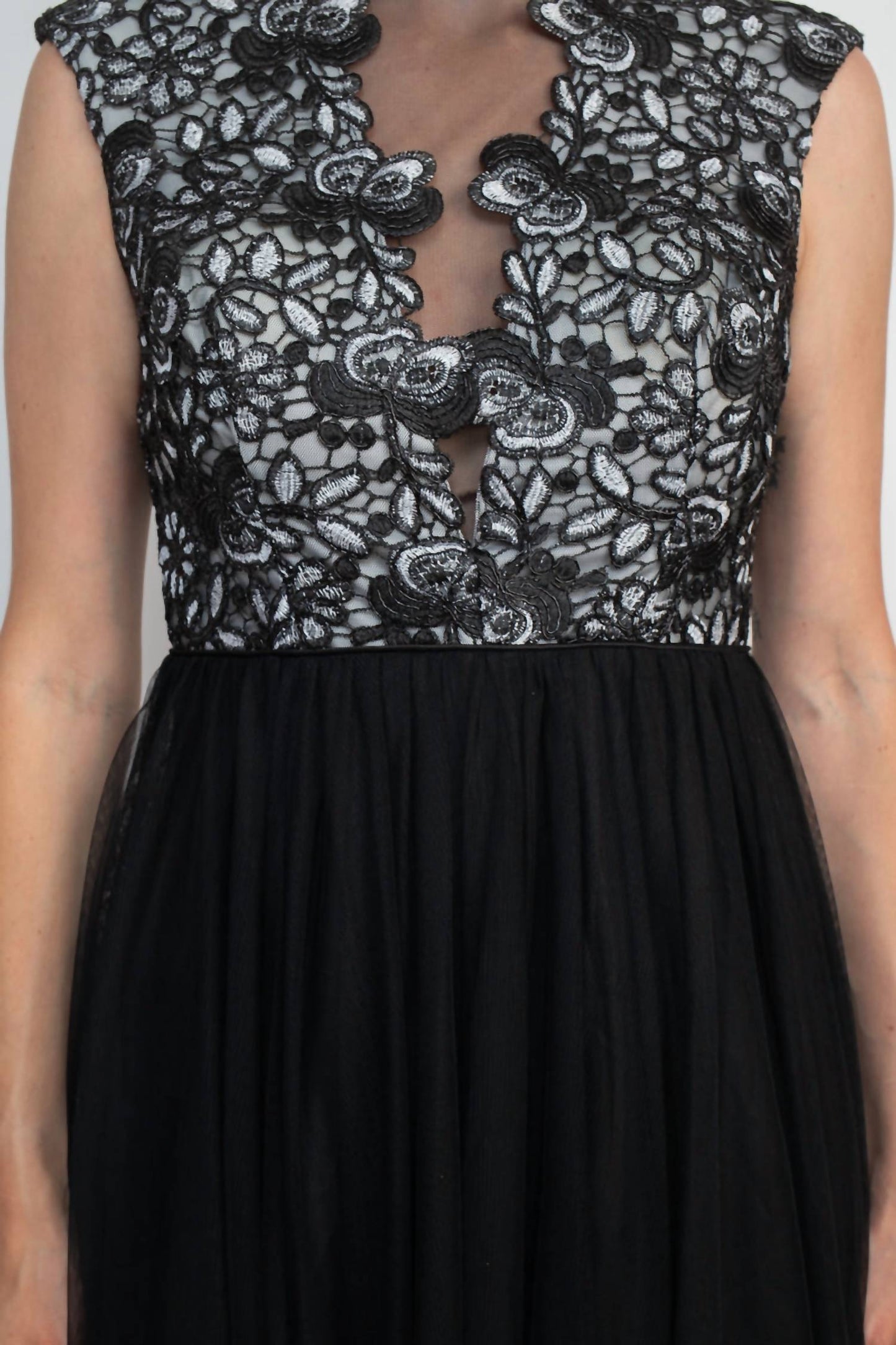 Aidan Mattox - Floral Open Back Embroidered Bodice Ruched Mesh Dress