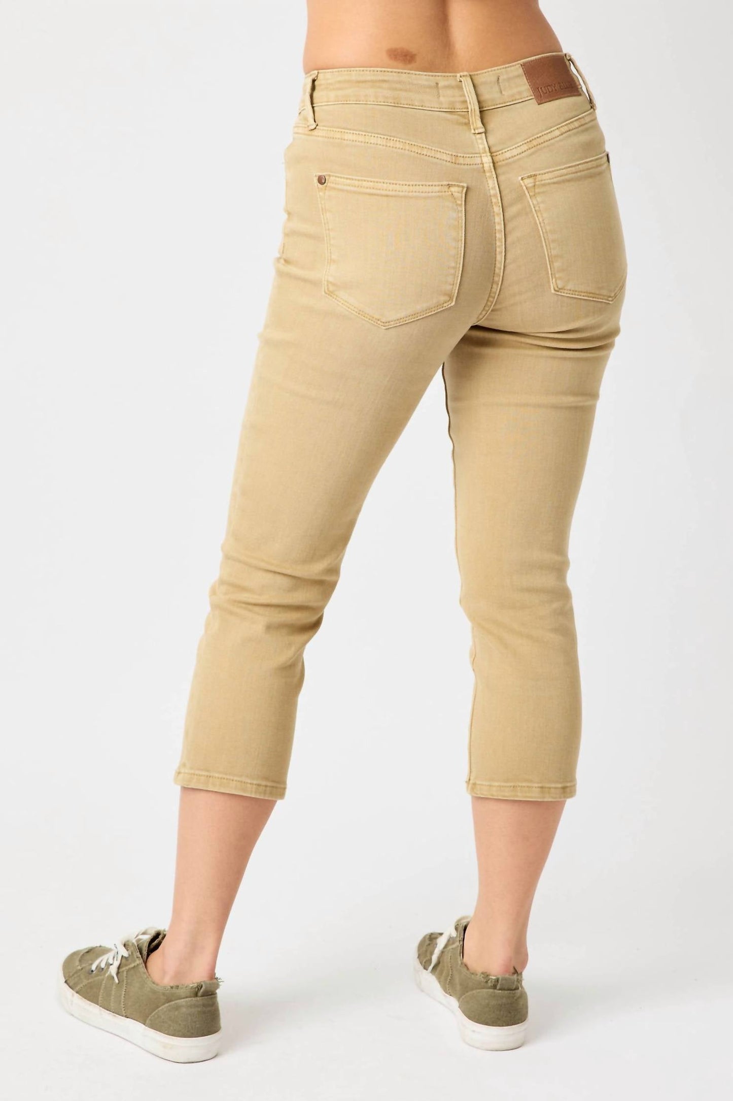 Judy Blue - Mid Rise Capri Pants