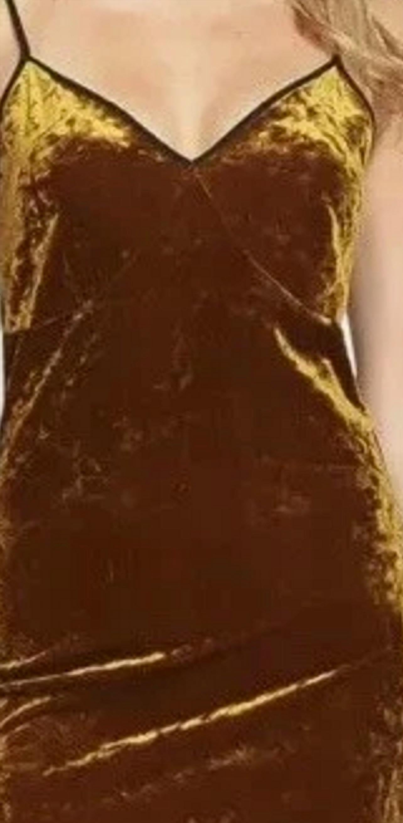 1.स्टेट - वेलवेट स्लिप स्ट्रैप ड्रेस