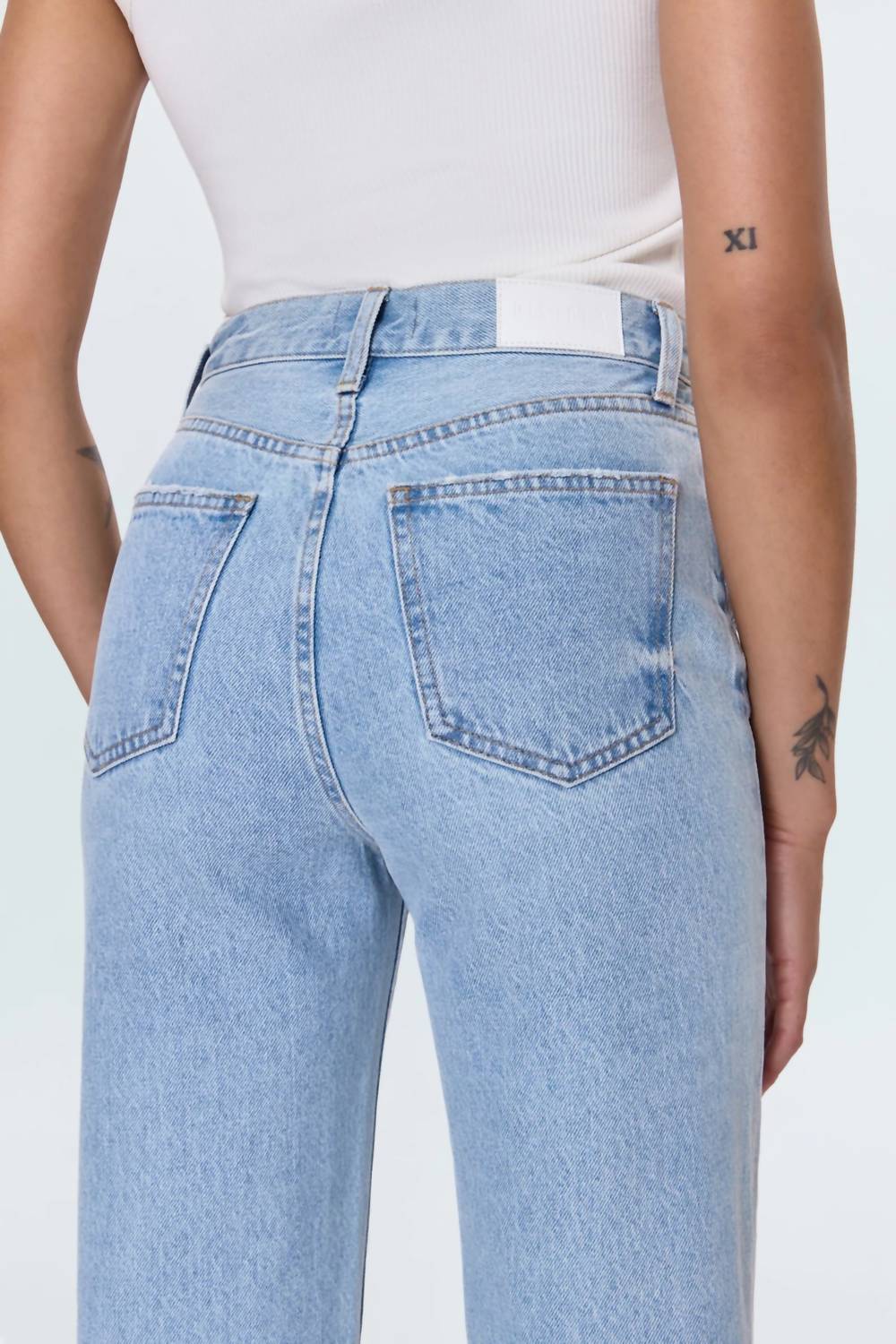 पिस्टोला - कैसी क्रॉप सुपर हाई राइज स्ट्रेट लेग जींस