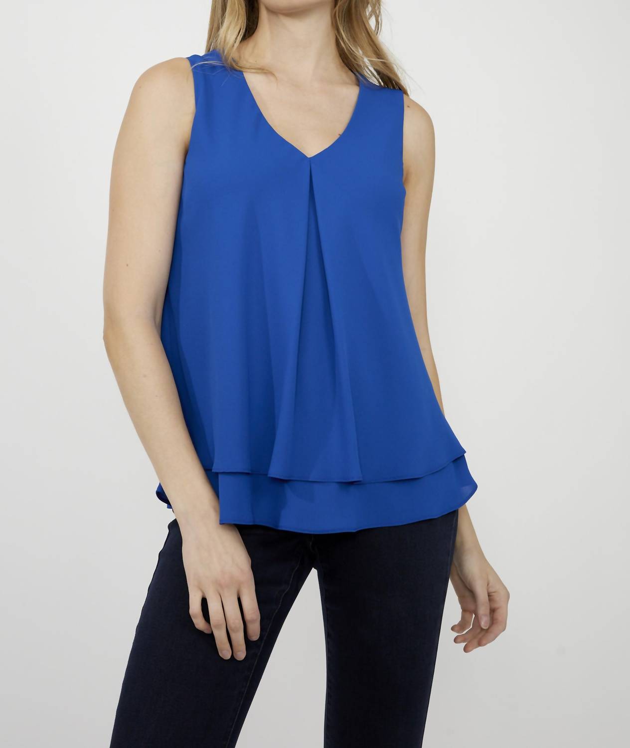 Frank Lyman - Sleeveless V-neck Pullover Top