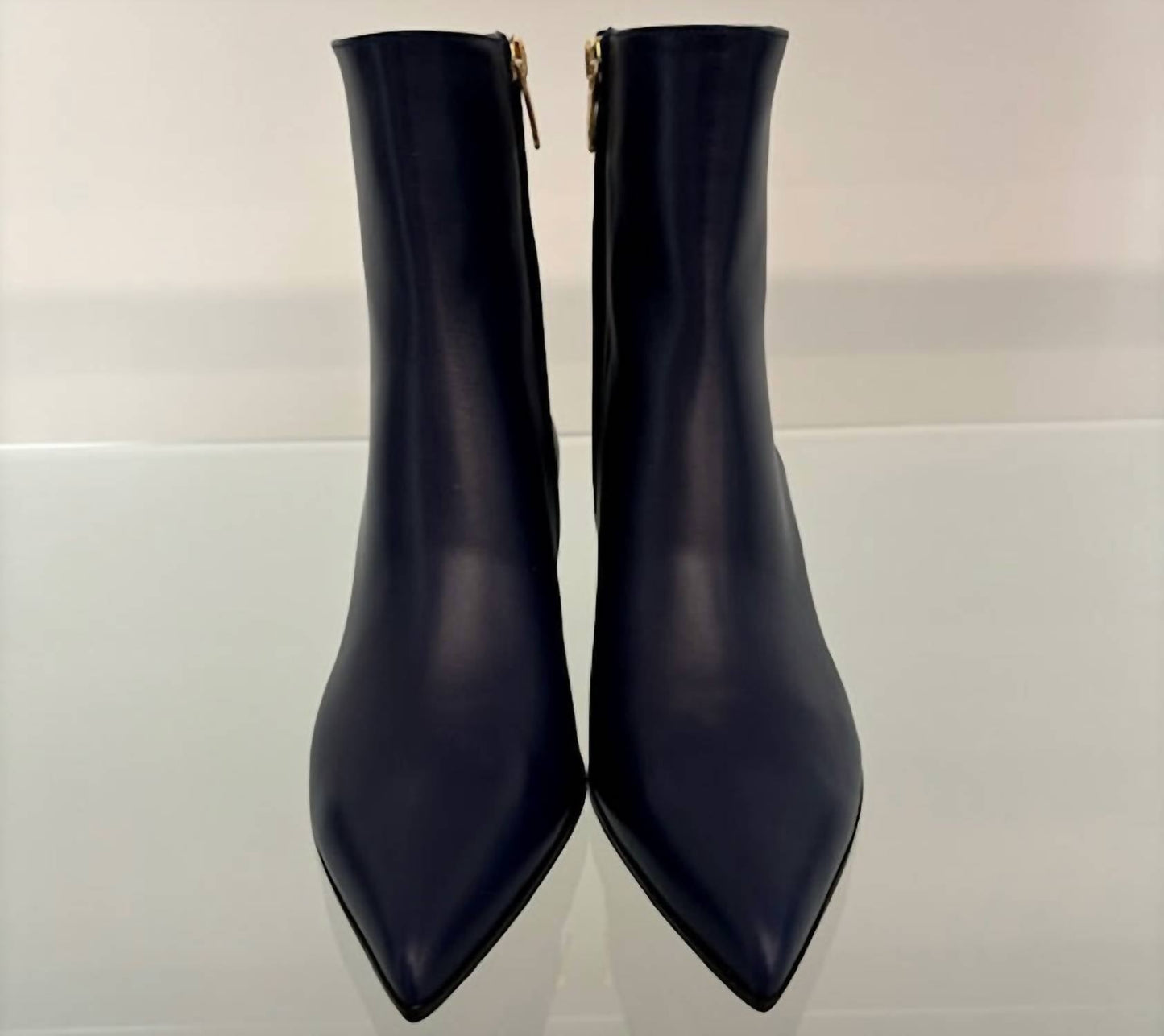 Gianvito Rossi - महिलाओं के लिए लायल नुकीले पंजे वाले बूट