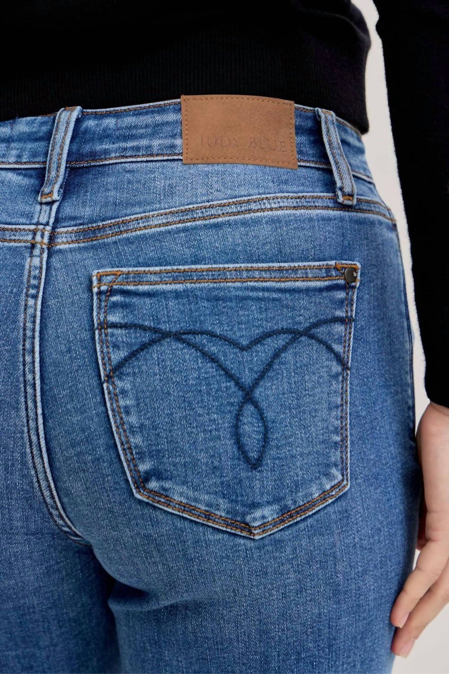 Judy Blue - Mid Rise Classic Cuff Boyfriend Jean