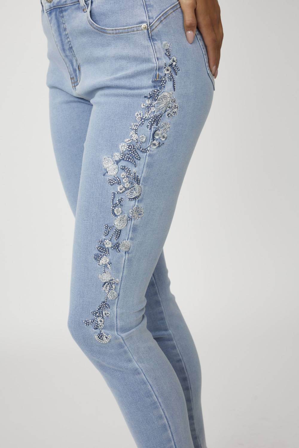 Frank Lyman - Mid-rise Skinny Jeans