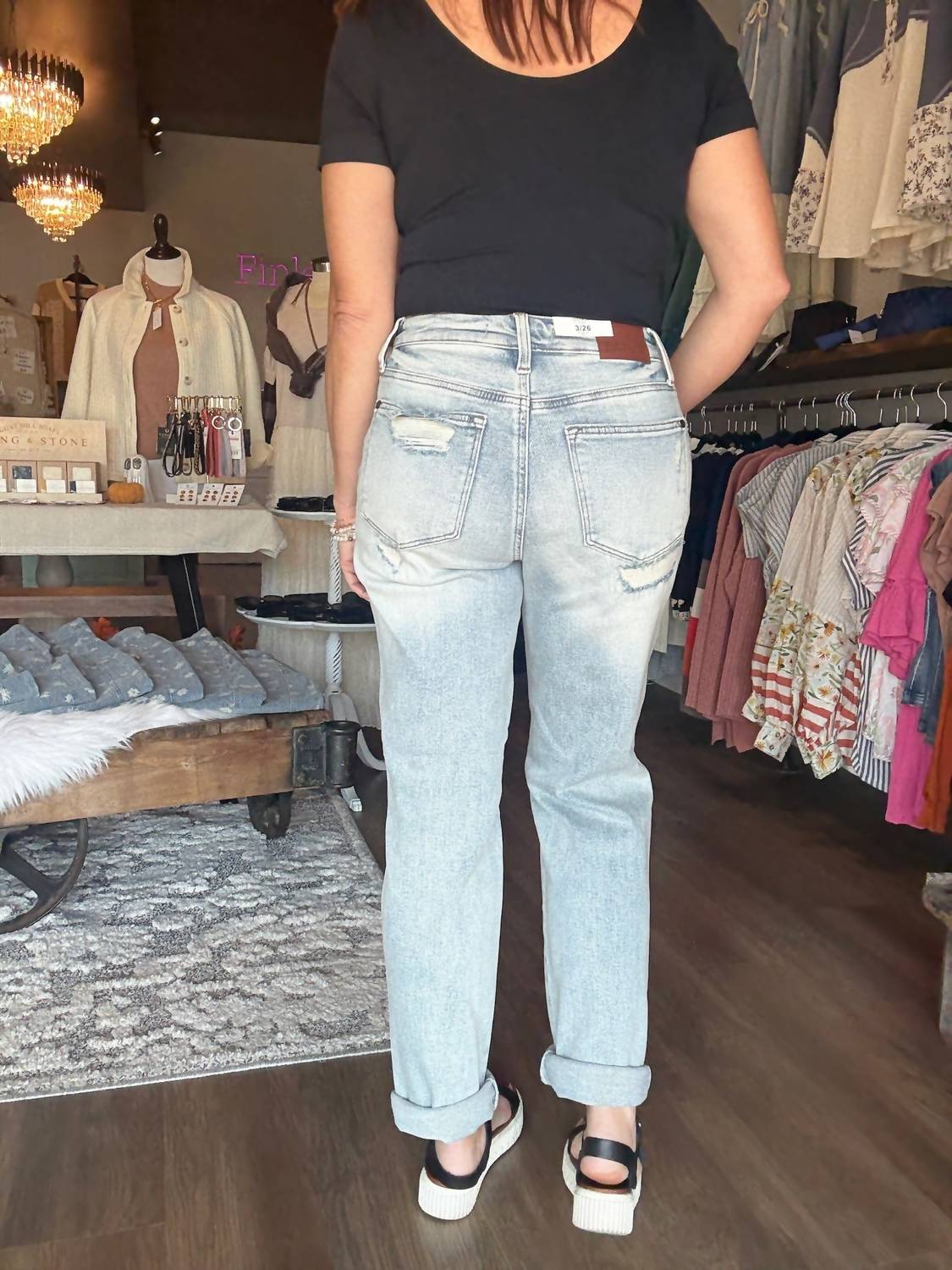 Judy Blue - Mid Rise Boyfriend Distressed Jeans