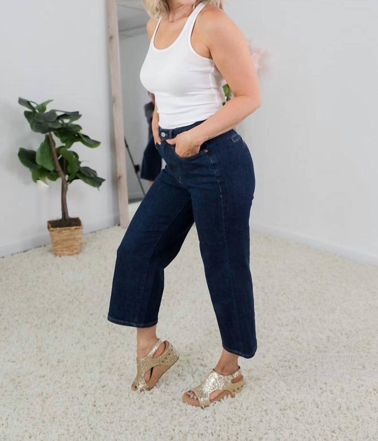 Judy Blue - Astounding Tummy Control Cropped Jeans