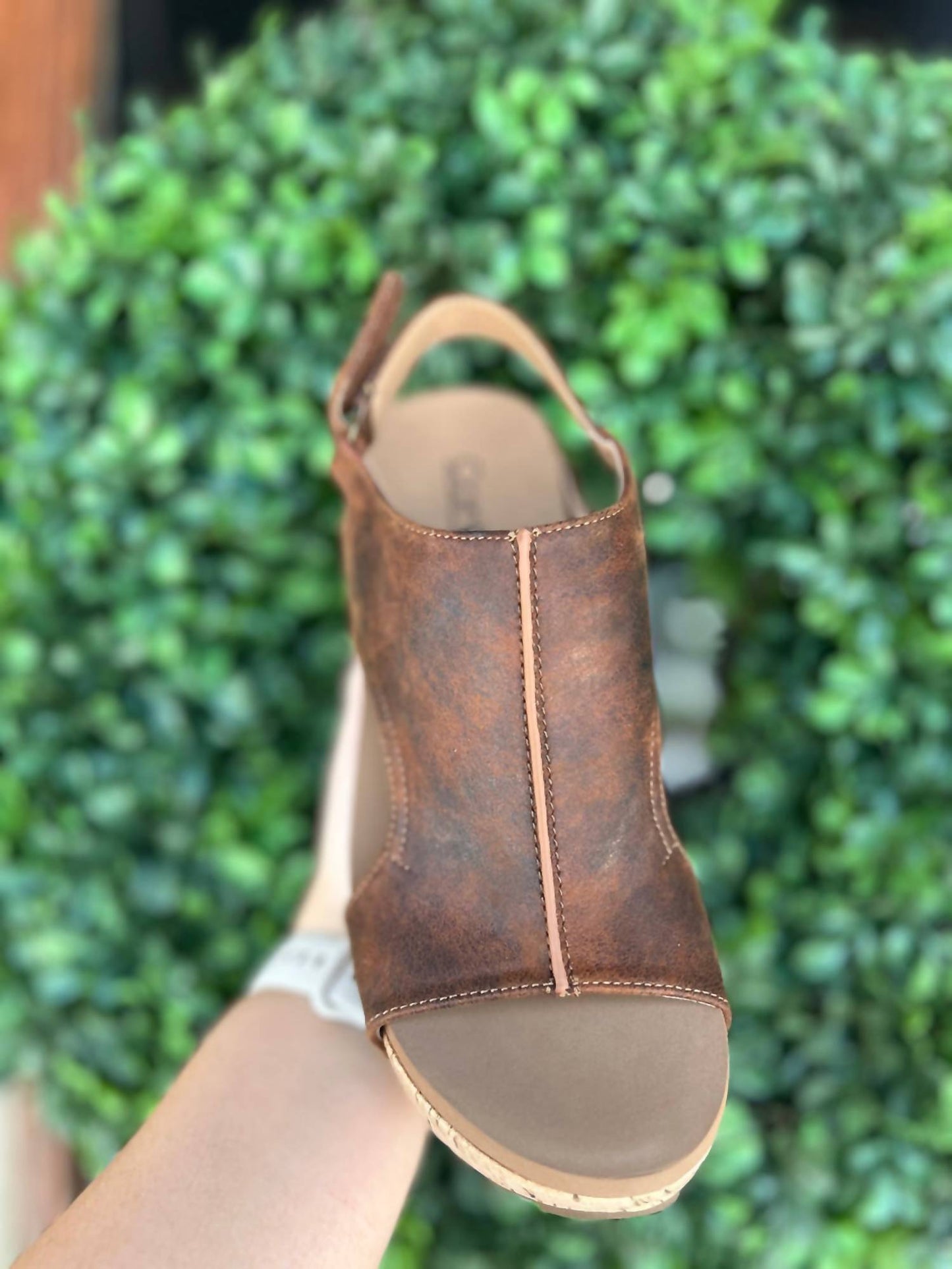 Corkys Footwear - महिलाओं के कार्ले वेज सैंडल