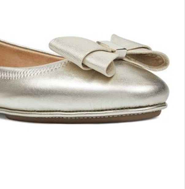 Bandolino Women's Faudoa Bow Flat Gold Size 5 M
