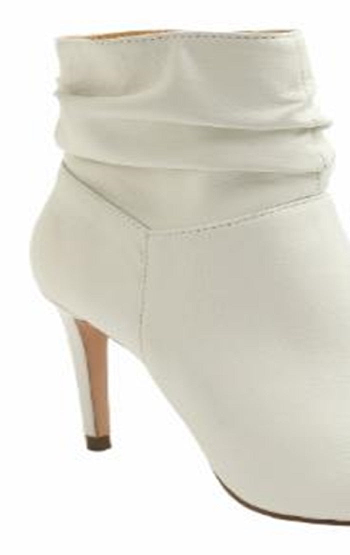 XOXO Women's Casual Taniah Boot White Size 6.5