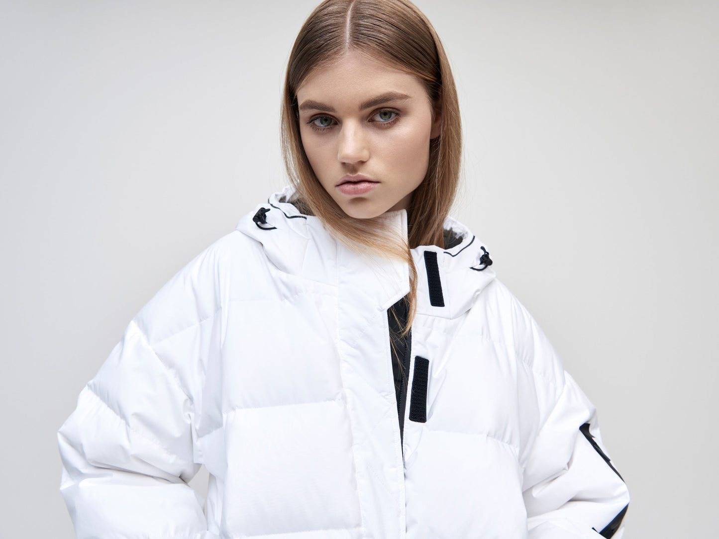 Naswa Puffer Cropped - White