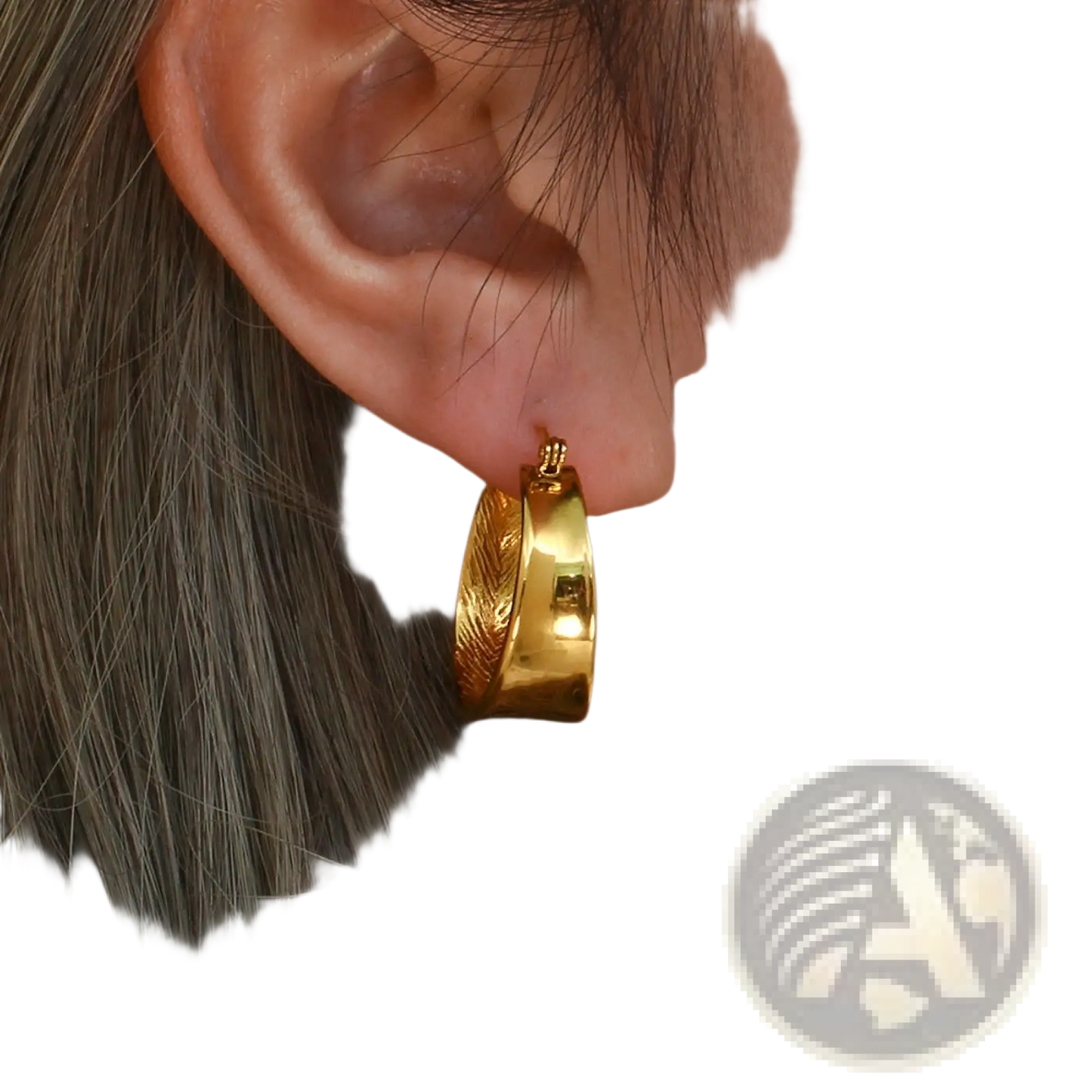 Textured Feather Interior Gold Gradient Hoop Earrings