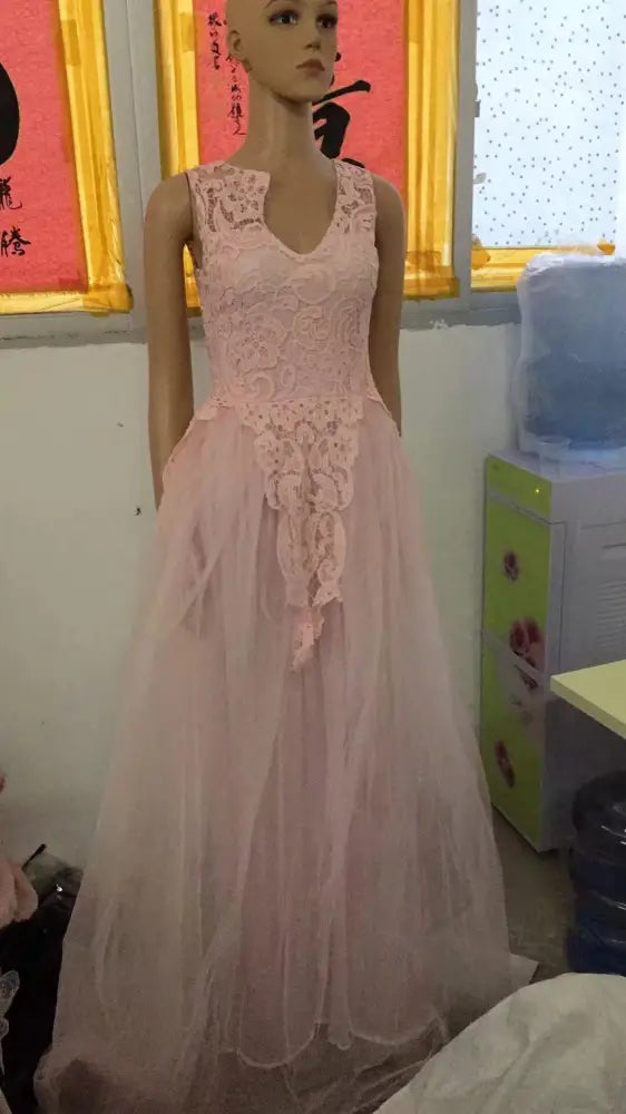 Sleeveless Lace and Tulle Floral Wedding Gown