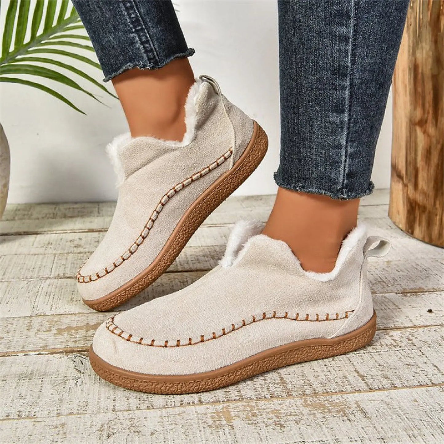 Women's v Cut Plush Suede Ankle Snow Boots